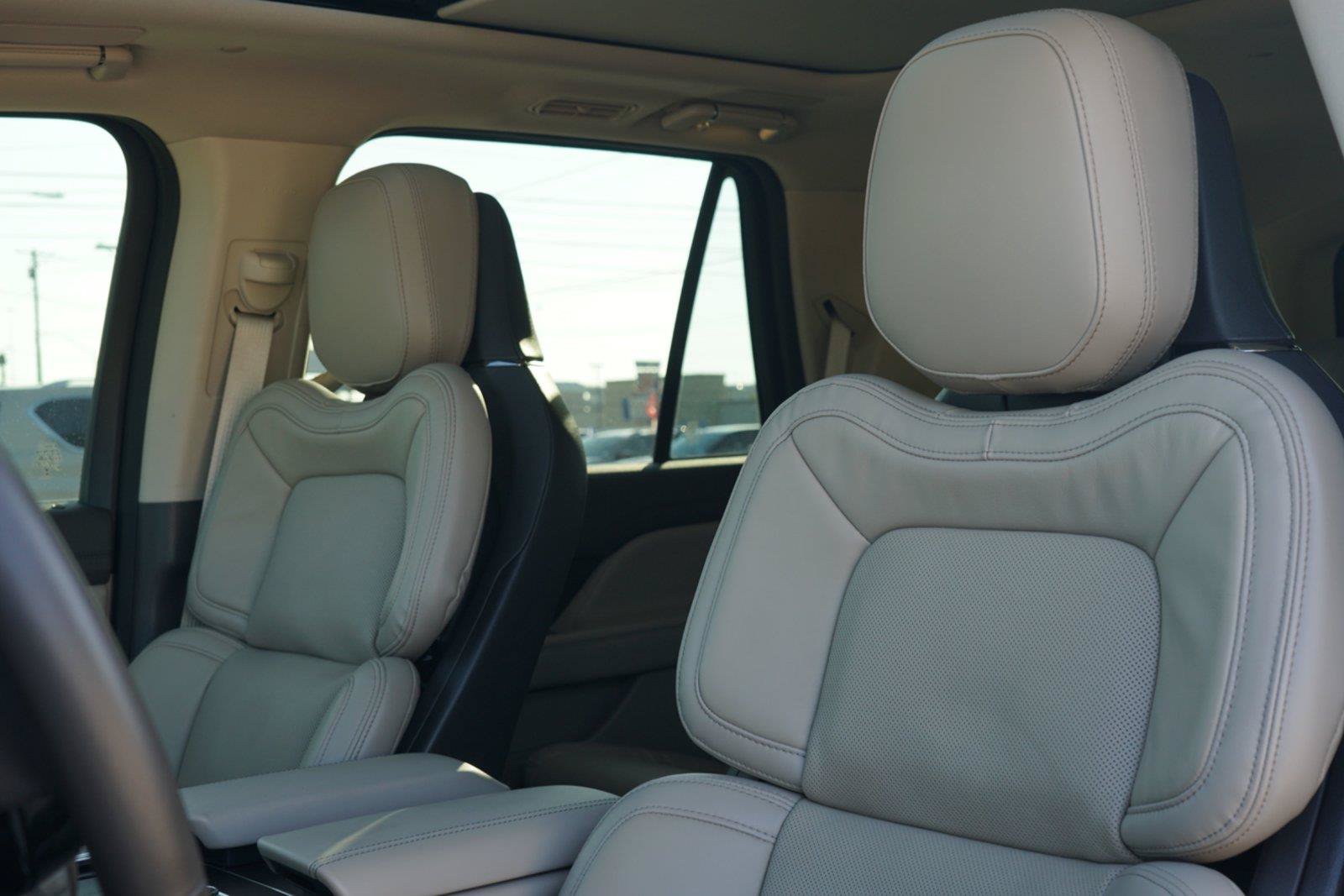 Used 2024 Lincoln Navigator Reserve AWD/4WD image 11