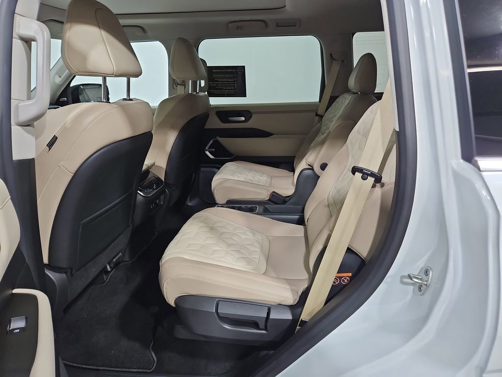 Certified 2025 Nissan Armada Platinum Reserve image 26