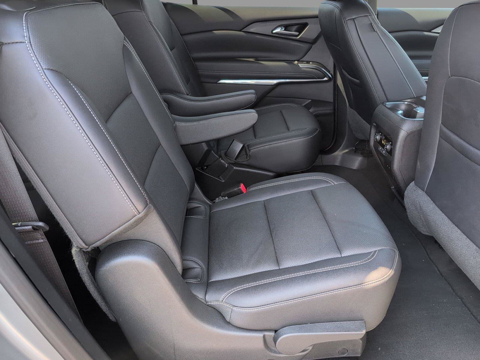 Certified 2025 Chevrolet Traverse LT FWD image 39