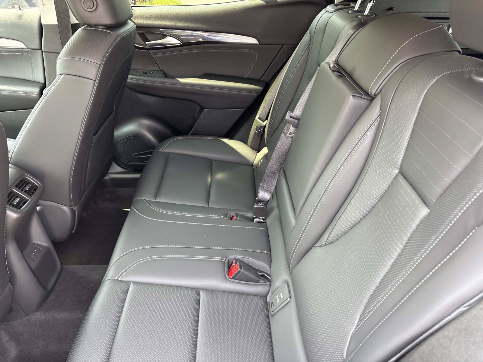 Used 2025 Buick Envision Preferred AWD/4WD image 31