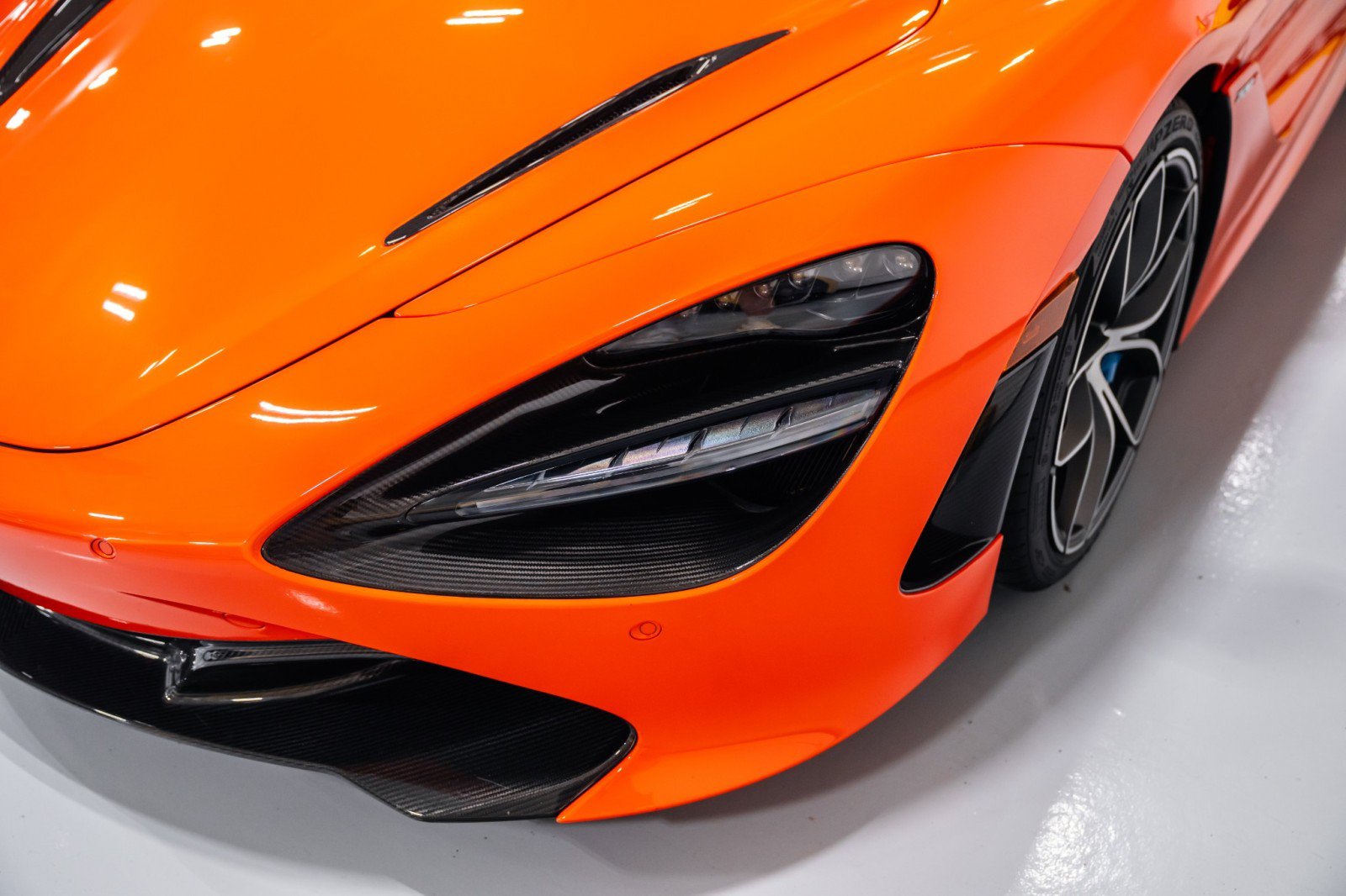 Used 2019 McLaren 720S Performance RWD image 22