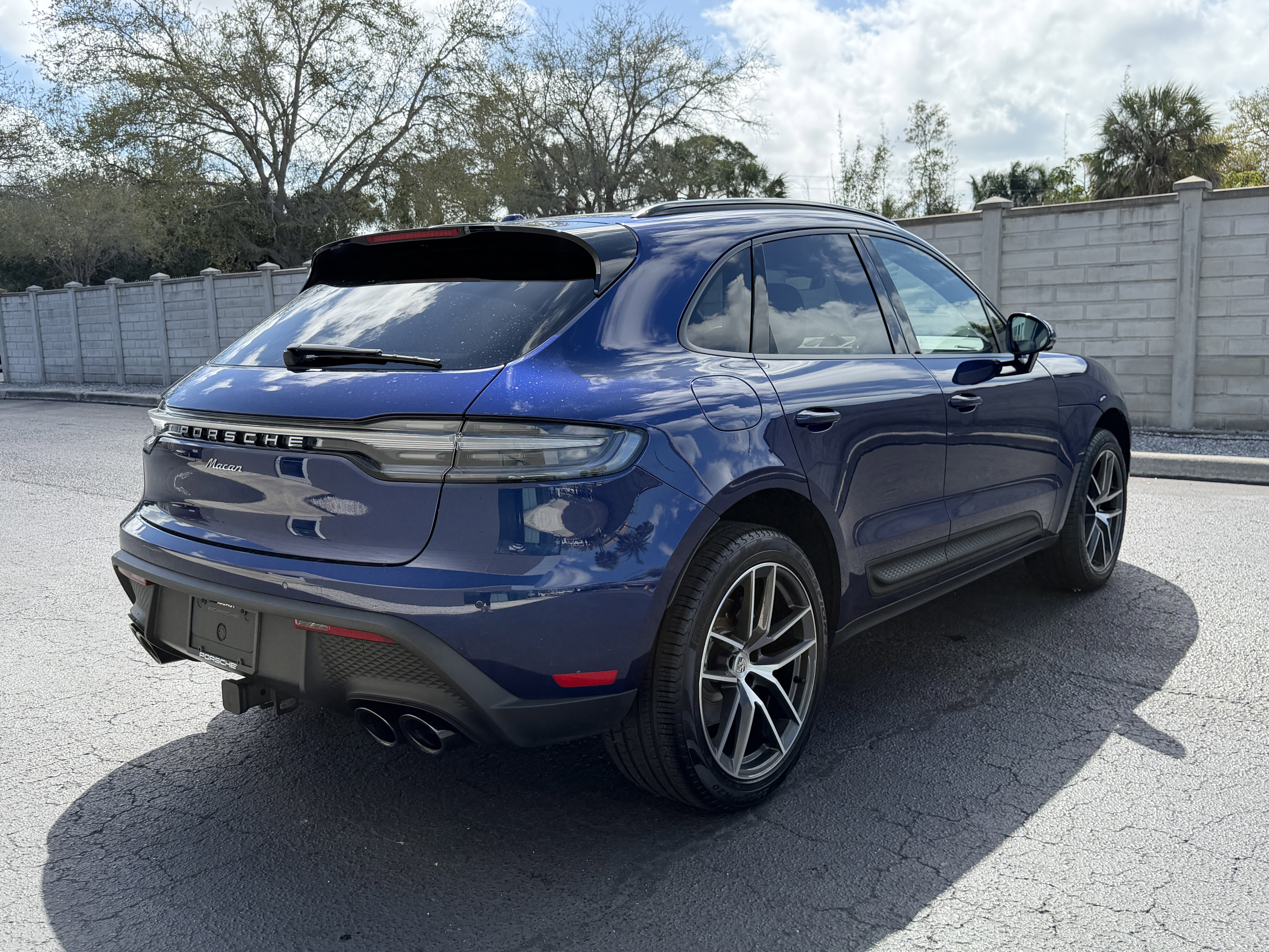 Certified 2025 Porsche Macan image 6