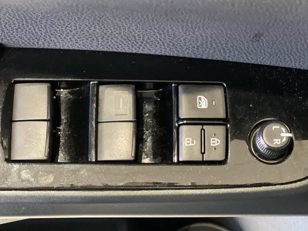 Used 2022 Toyota Prius Prime XLE FWD image 16