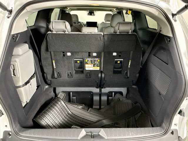 Used 2025 Toyota Sienna XLE FWD image 25
