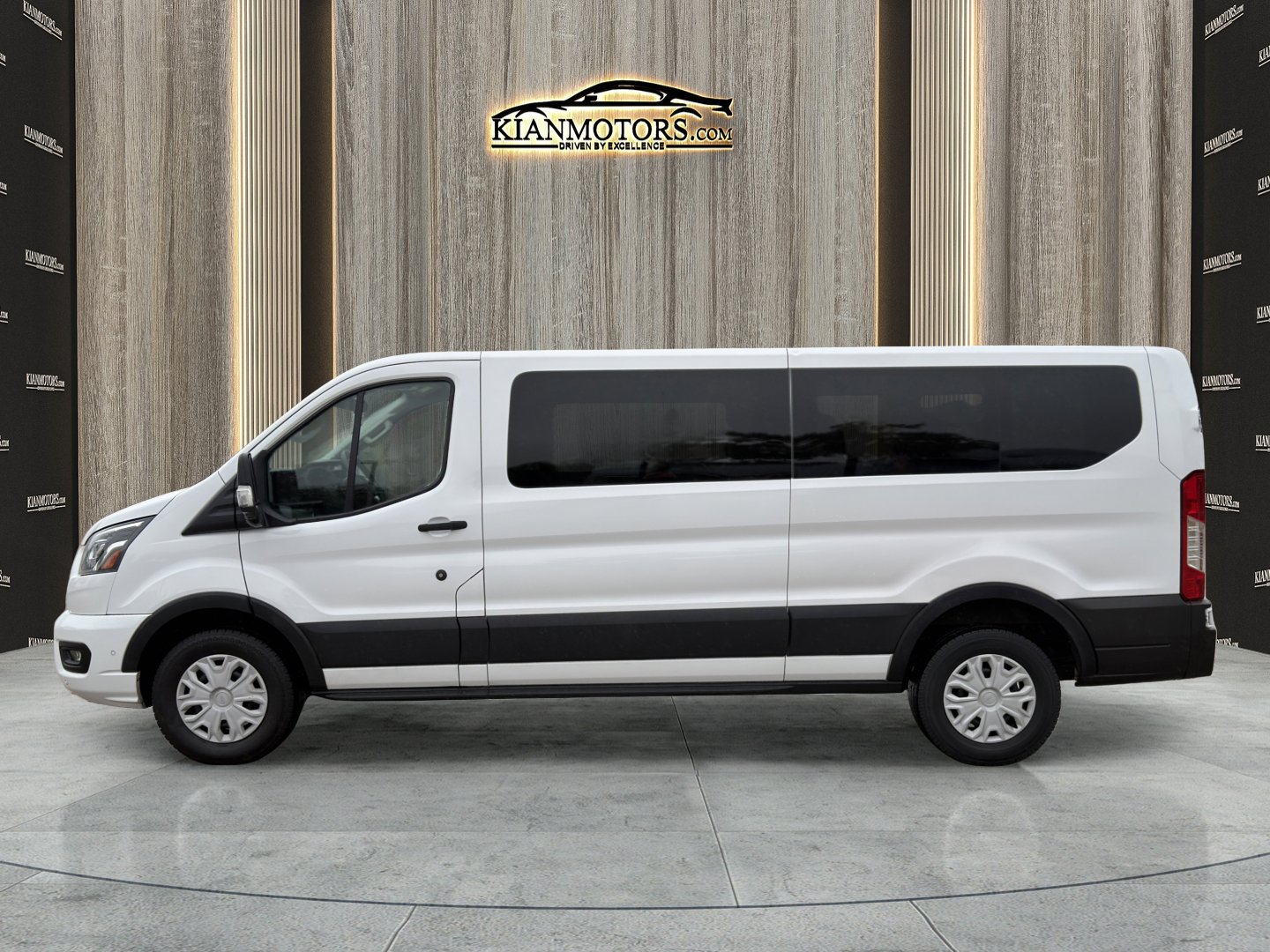 Used 2023 Ford Transit 350 XLT image 4