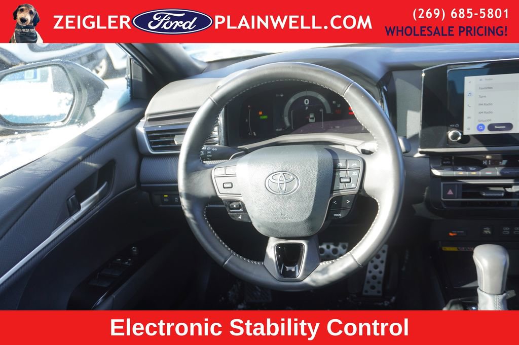 Used 2025 Toyota Camry SE image 9