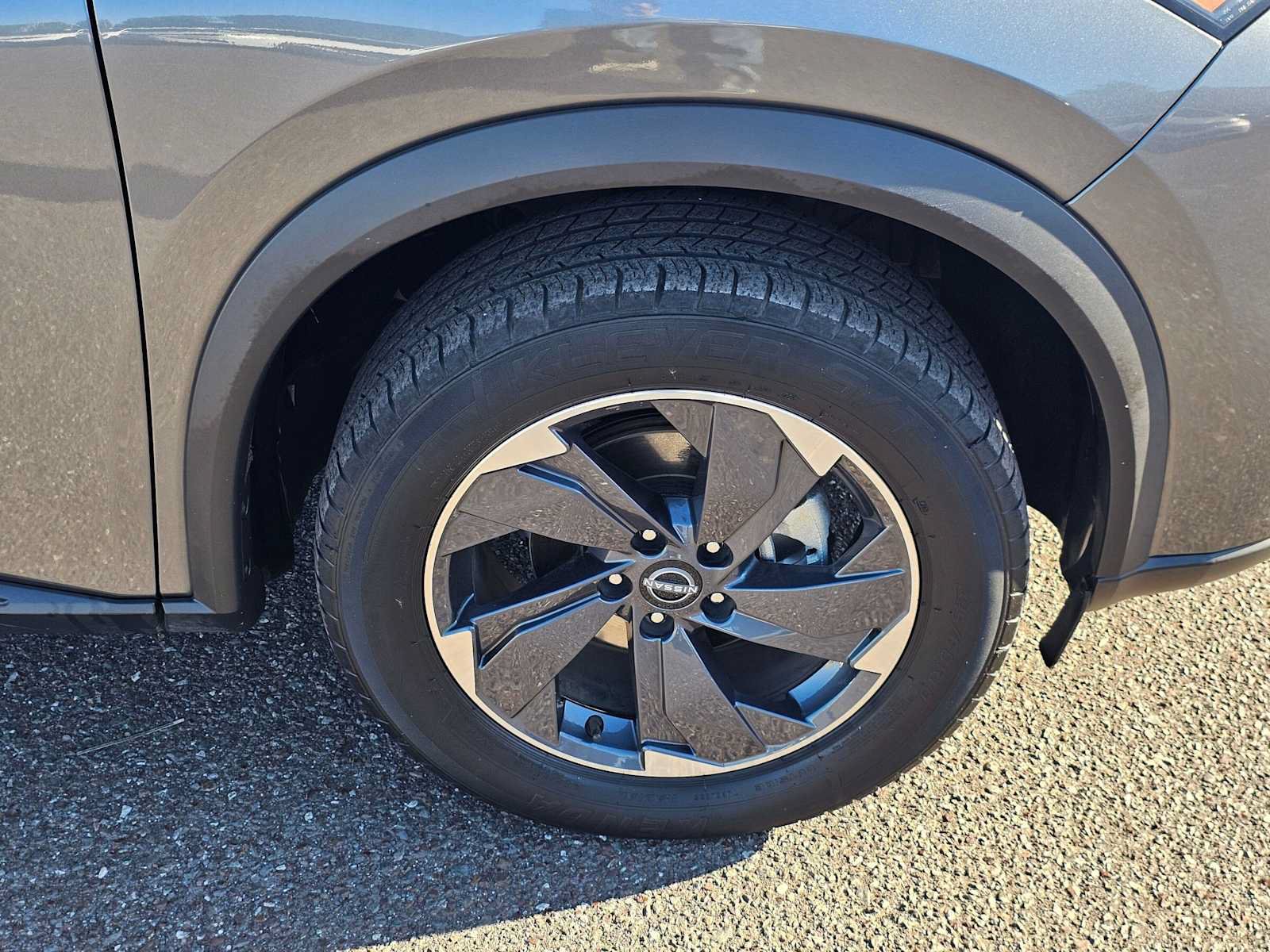 Used 2024 Nissan Rogue SV FWD image 9