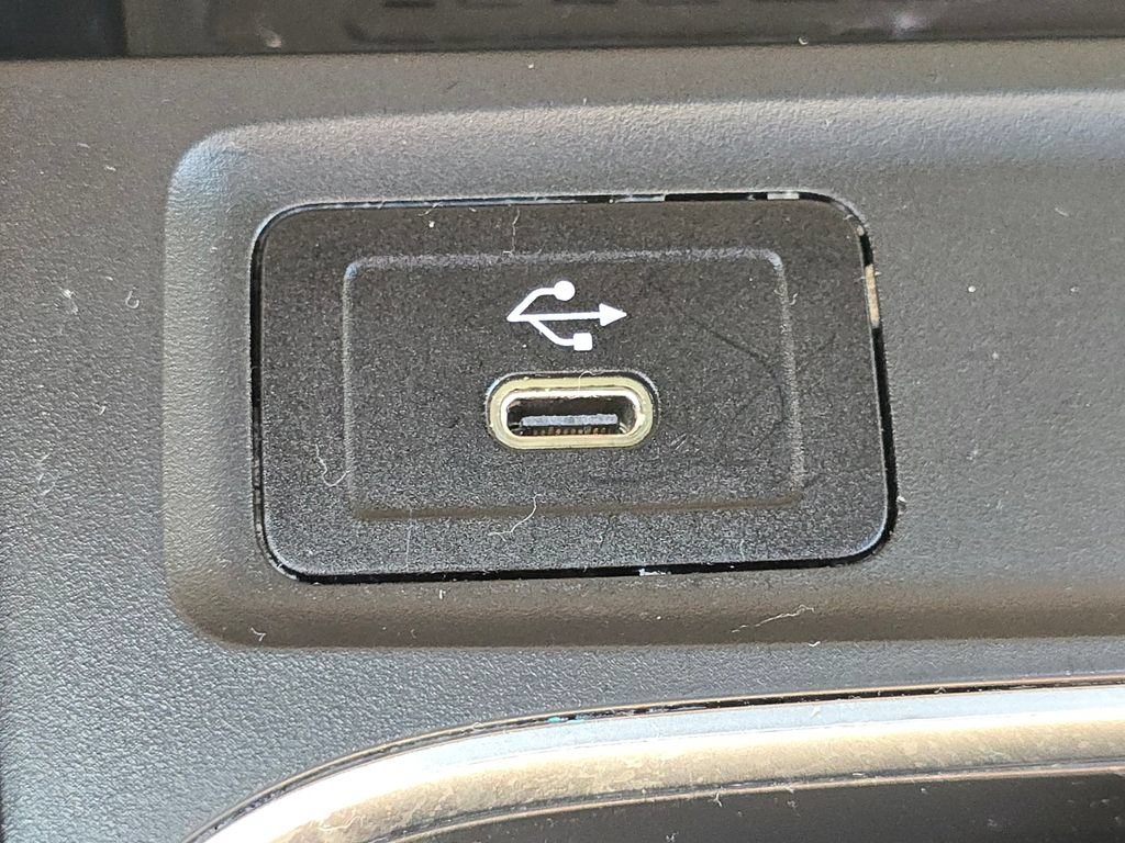 Used 2025 Mercedes-Benz GLB 250 4MATIC image 30