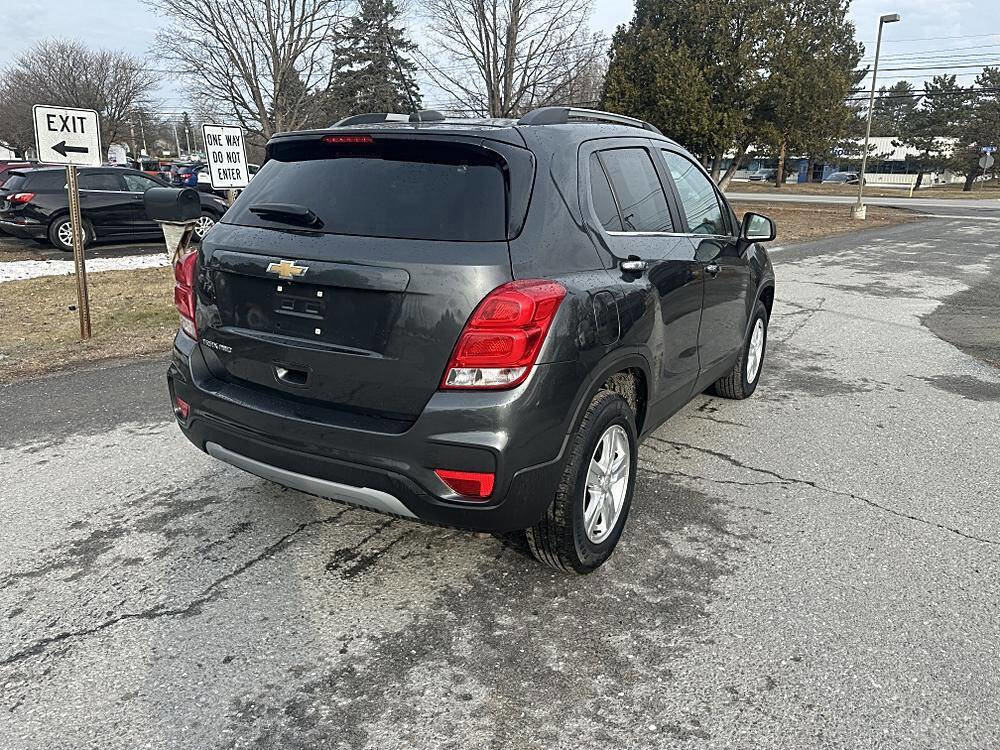 Used 2020 Chevrolet Trax LT w/ LT Convenience Package AWD/4WD image 5