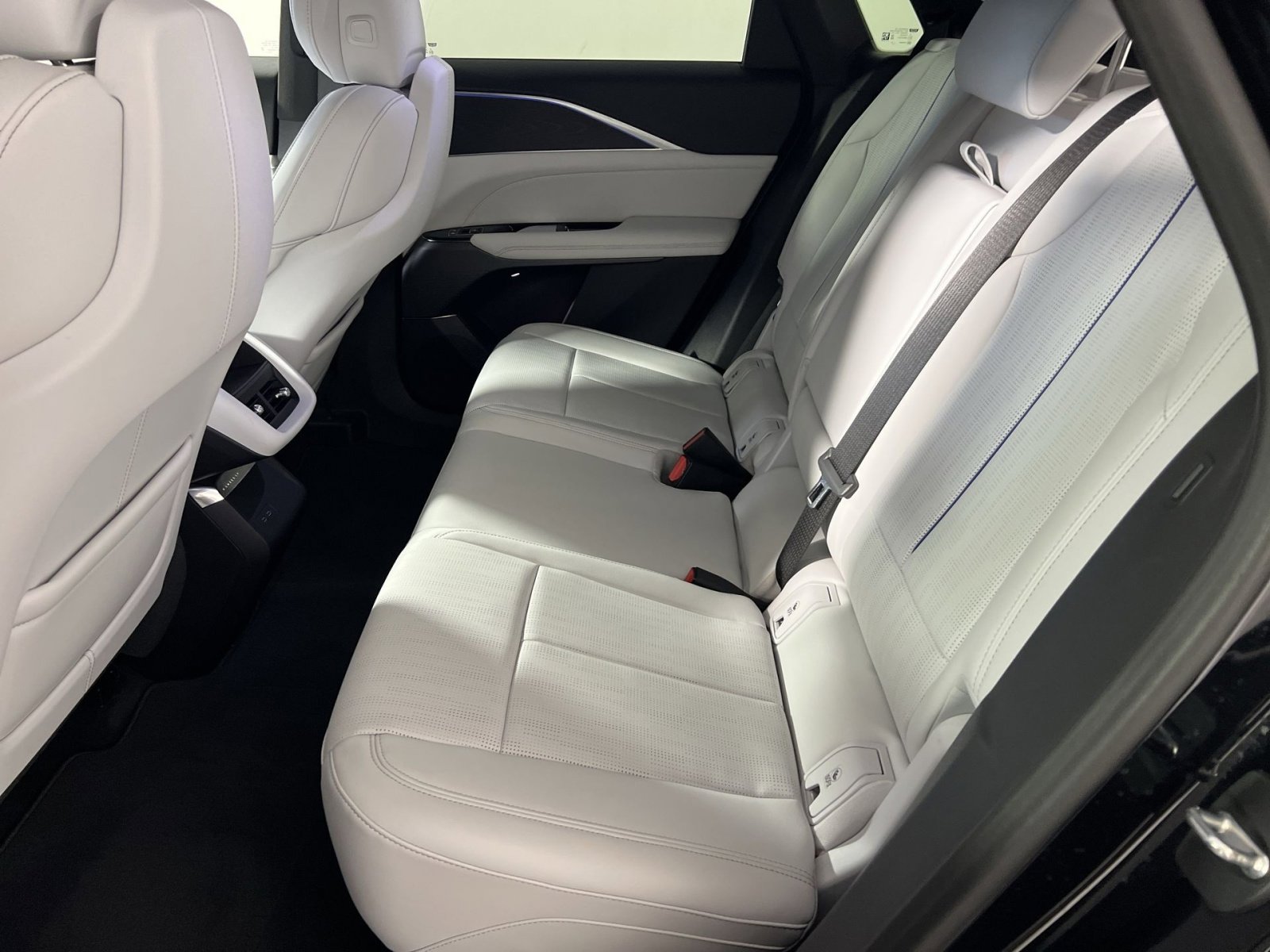 Used 2024 Cadillac Lyriq Luxury w/ LPO, Floor Liner Package AWD/4WD image 26