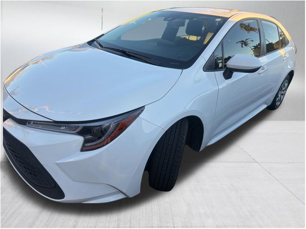 Used 2022 Toyota Corolla LE image 2