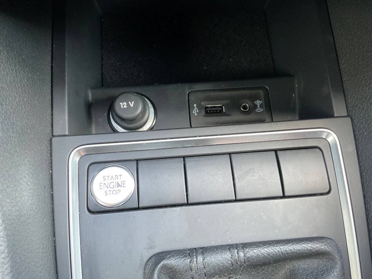 Used 2017 Volkswagen Jetta SE FWD image 23