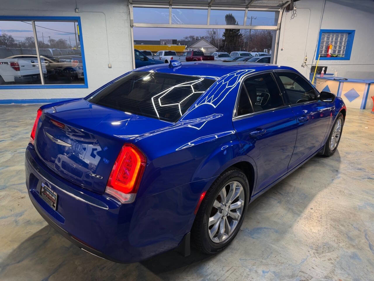 Used 2018 Chrysler 300 Touring L AWD/4WD image 8