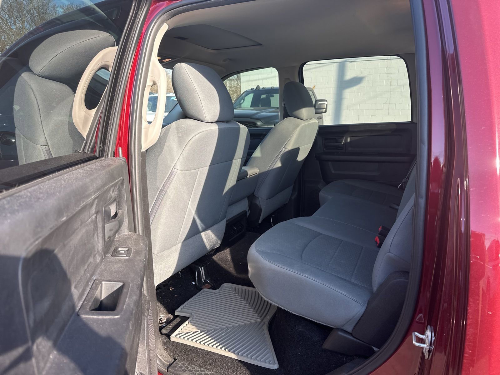 Used 2017 RAM 1500 Express image 31