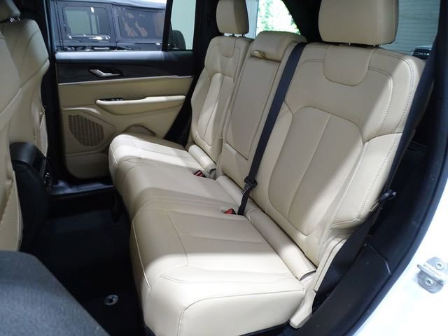 Used 2024 Jeep Grand Cherokee Limited image 12