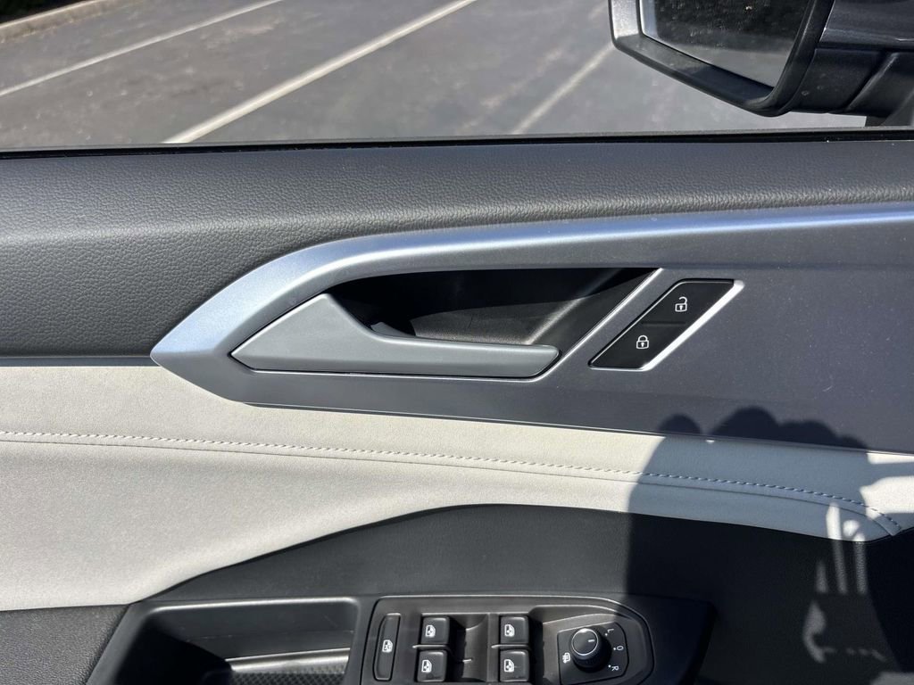 New 2025 Volkswagen Taos SE image 12