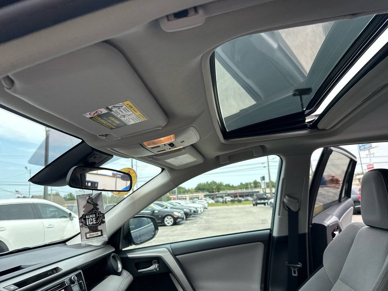 Used 2017 Toyota RAV4 XLE image 24