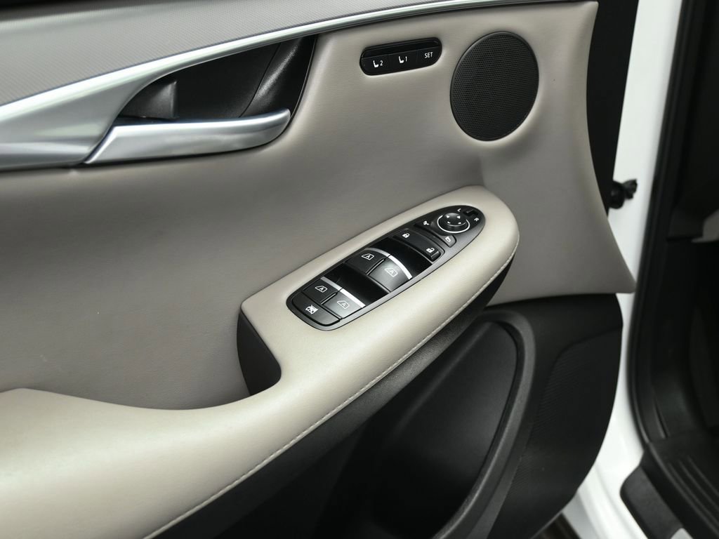 Used 2024 INFINITI QX50 Luxe image 10
