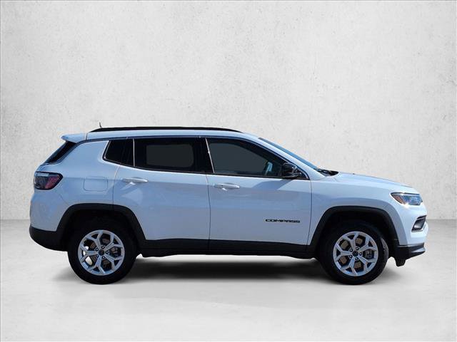Used 2025 Jeep Compass Latitude image 4