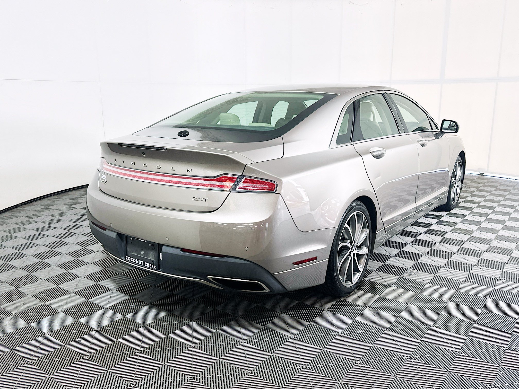 Used 2018 Lincoln MKZ Premiere w/ Magnetic Appearance Package FWD image 3