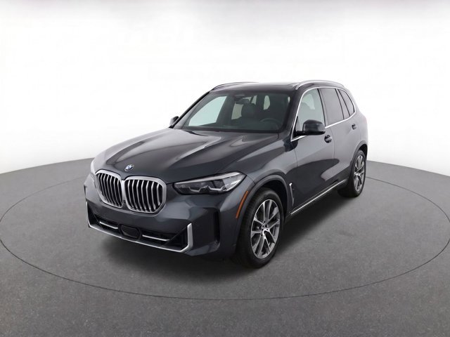Used 2024 BMW X5 xDrive40i w/ Executive Package image 2