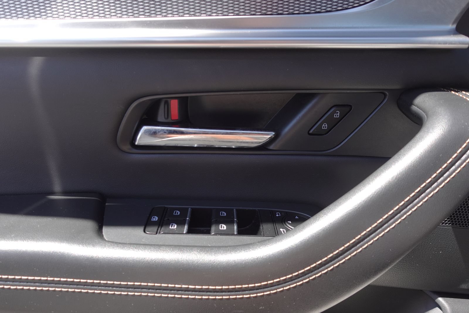 Certified 2024 MAZDA CX-90 Plug-In Hybrid w/ Preferred AWD/4WD image 17