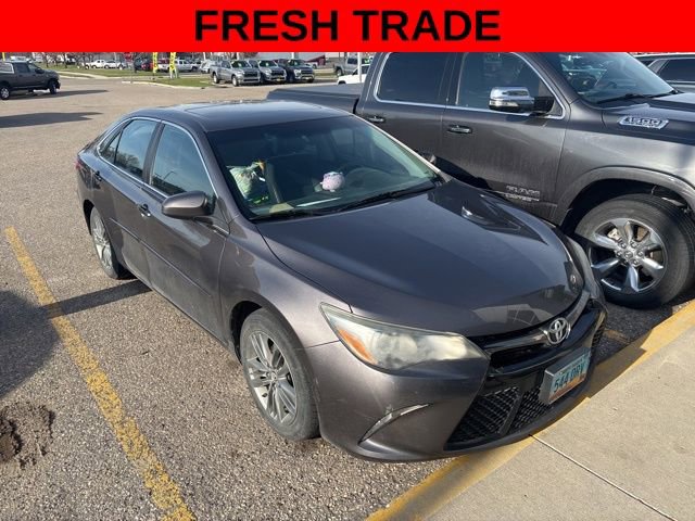 Used 2015 Toyota Camry SE w/ Moonroof Package FWD image 1