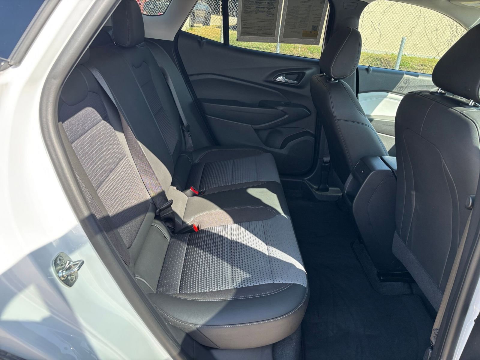 Used 2025 Chevrolet Trax LT w/ LT Convenience Package FWD image 24