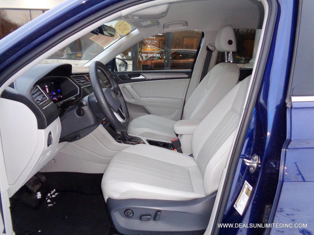 Used 2024 Volkswagen Tiguan SE image 10