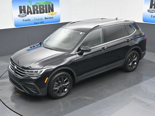 Used 2023 Volkswagen Tiguan SE w/ Panoramic Sunroof Package FWD image 25