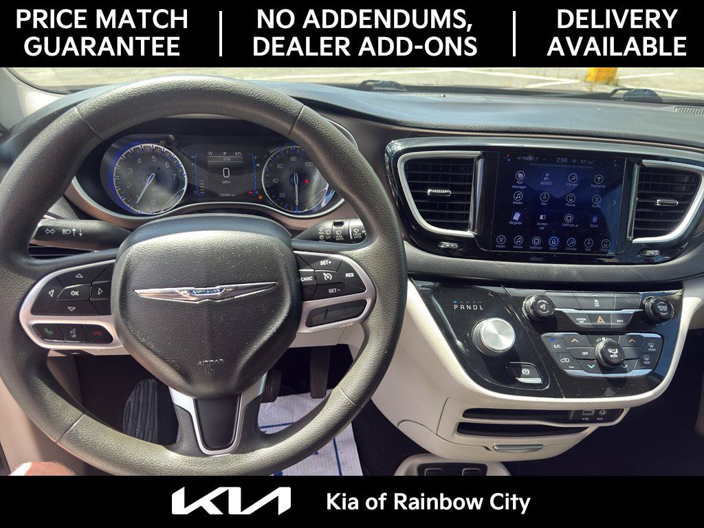 Used 2017 Chrysler Pacifica Touring FWD image 10