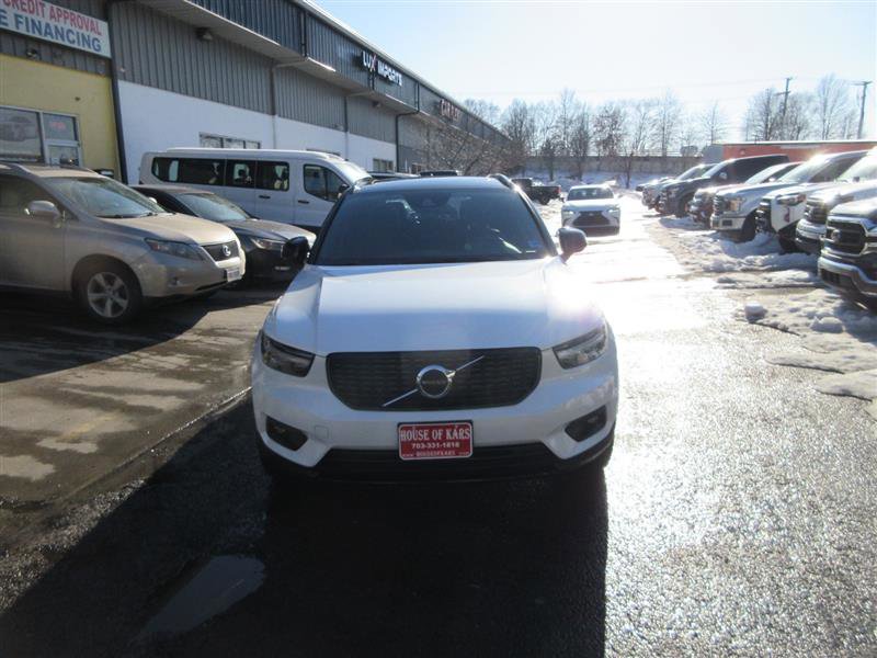 Used 2019 Volvo XC40 T4 R-Design image 11