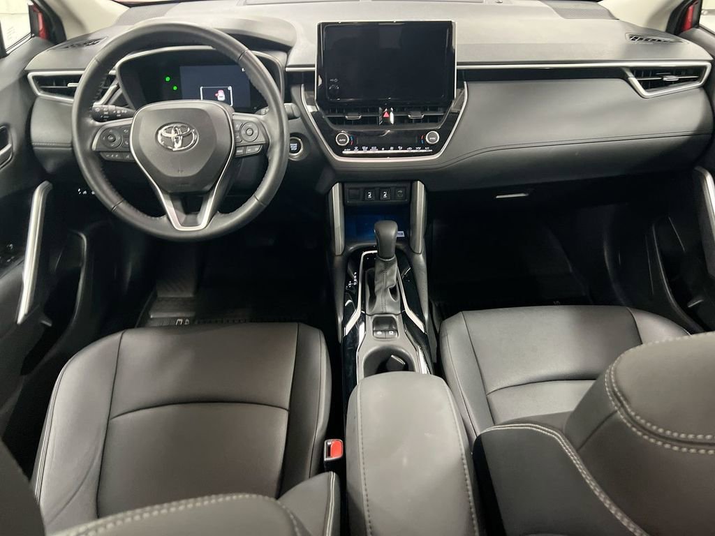 Used 2023 Toyota Corolla Cross XLE image 10