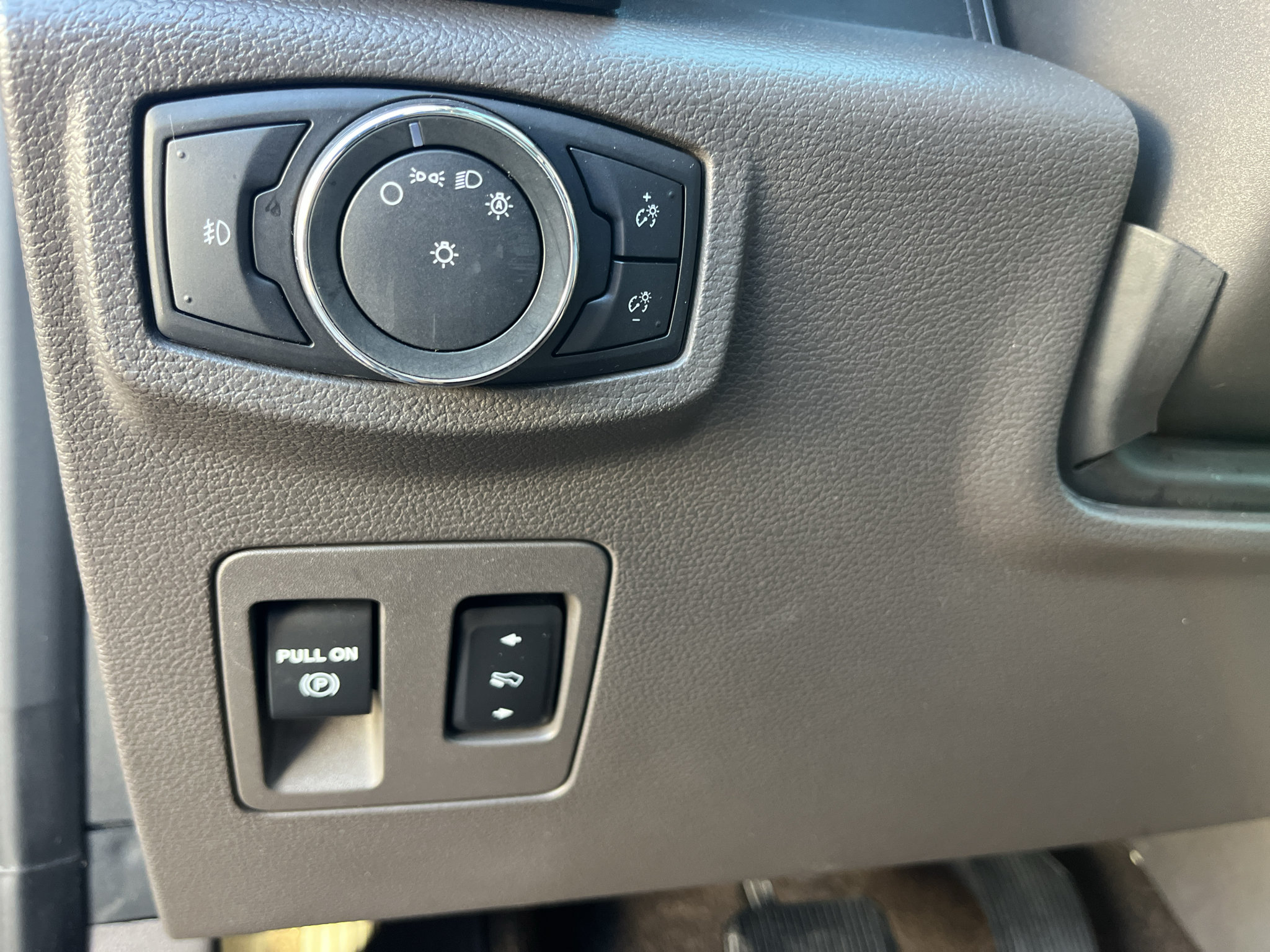 Used 2018 Ford Expedition Limited w/ Equipment Group 302A AWD/4WD image 14