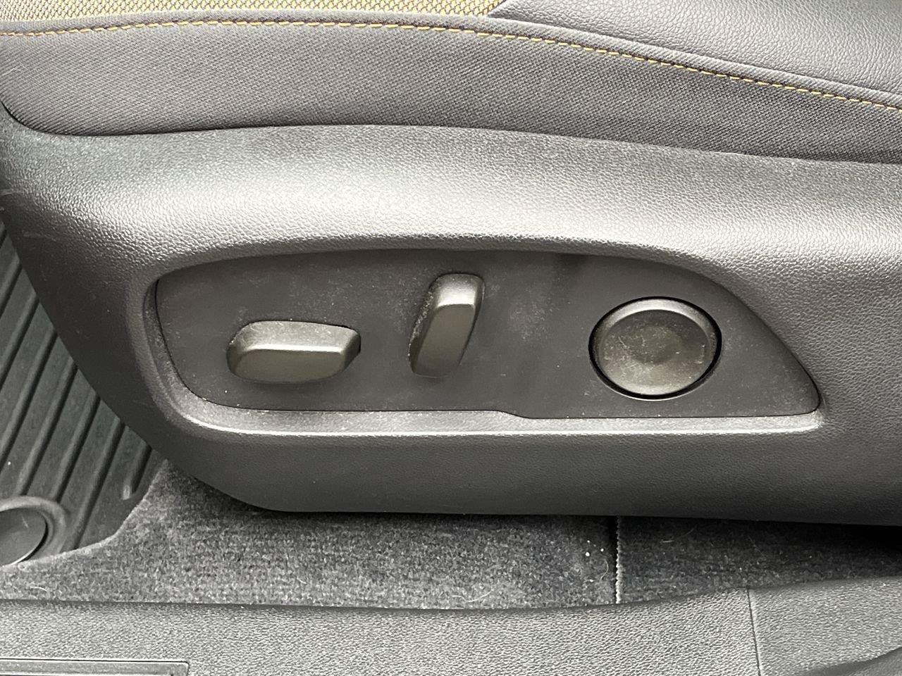 Certified 2025 Chevrolet Equinox ACTIV w/ Safety and Technology Package AWD/4WD image 11