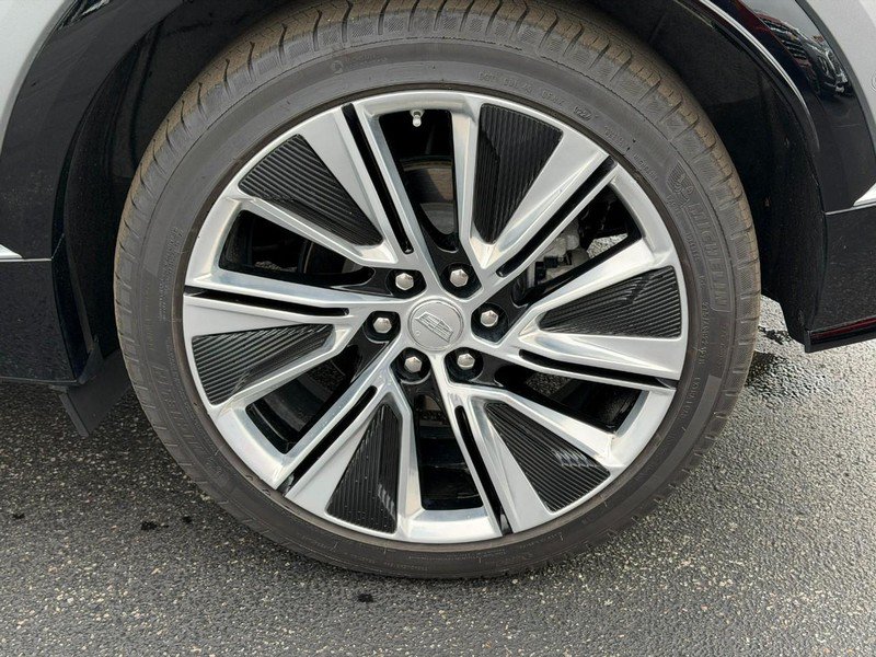 Used 2025 Cadillac Lyriq Luxury w/ LPO, Floor Liner Package AWD/4WD image 7