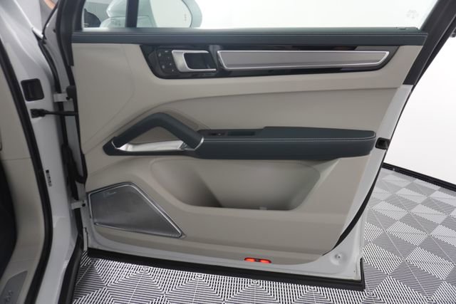 Used 2022 Porsche Cayenne Turbo image 25