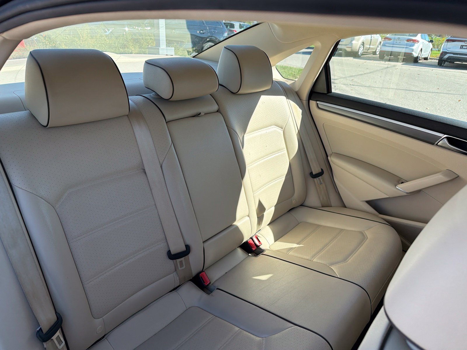 Used 2018 Volkswagen Passat 2.0T R-Line FWD image 30