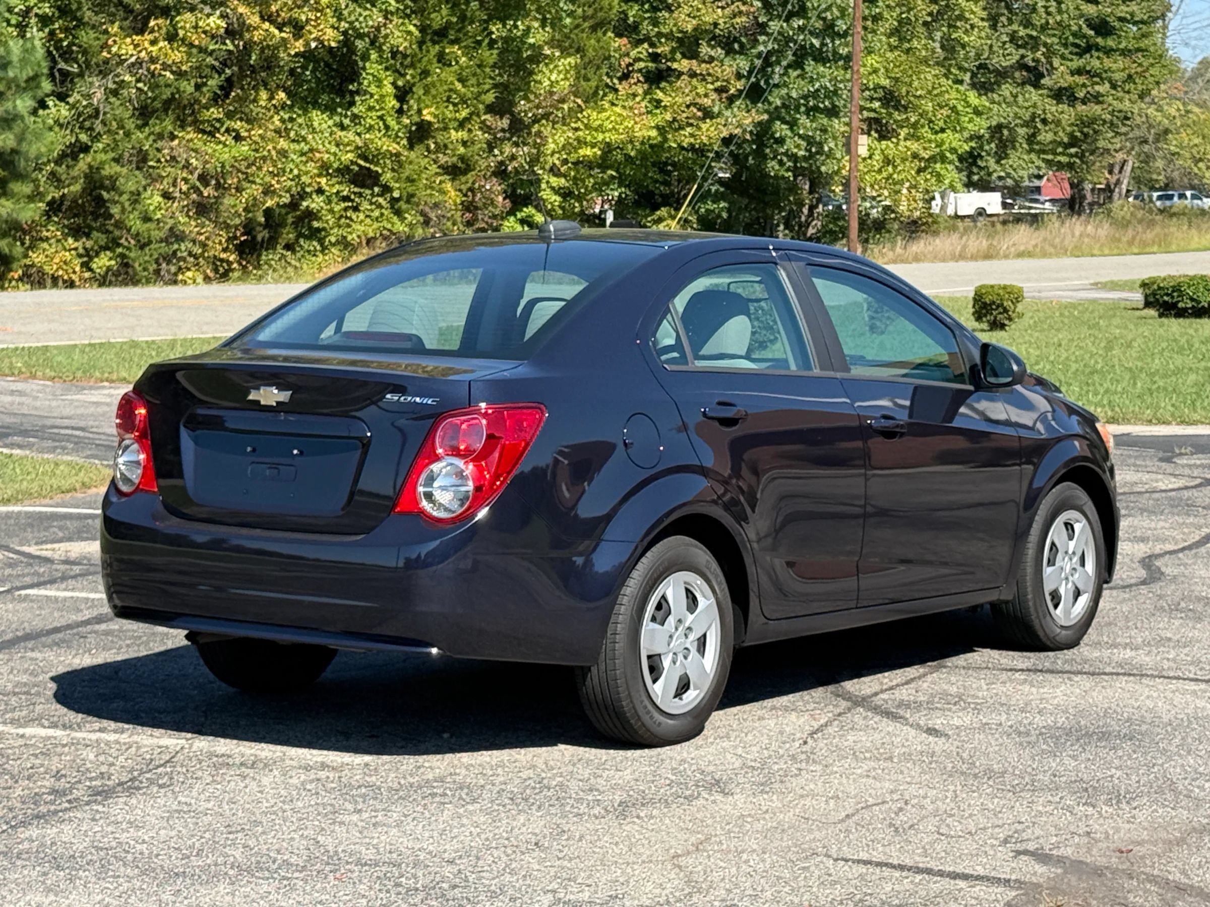 Used 2016 Chevrolet Sonic LS FWD image 4