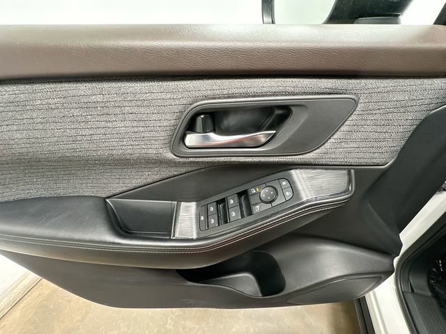 Used 2023 Nissan Rogue SV AWD/4WD image 17