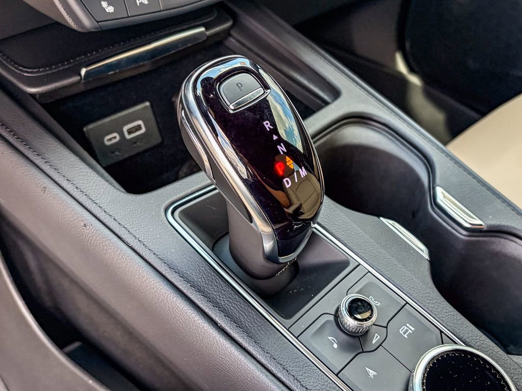 Used 2025 Cadillac XT4 Premium Luxury w/ Cold Weather Package AWD/4WD image 41