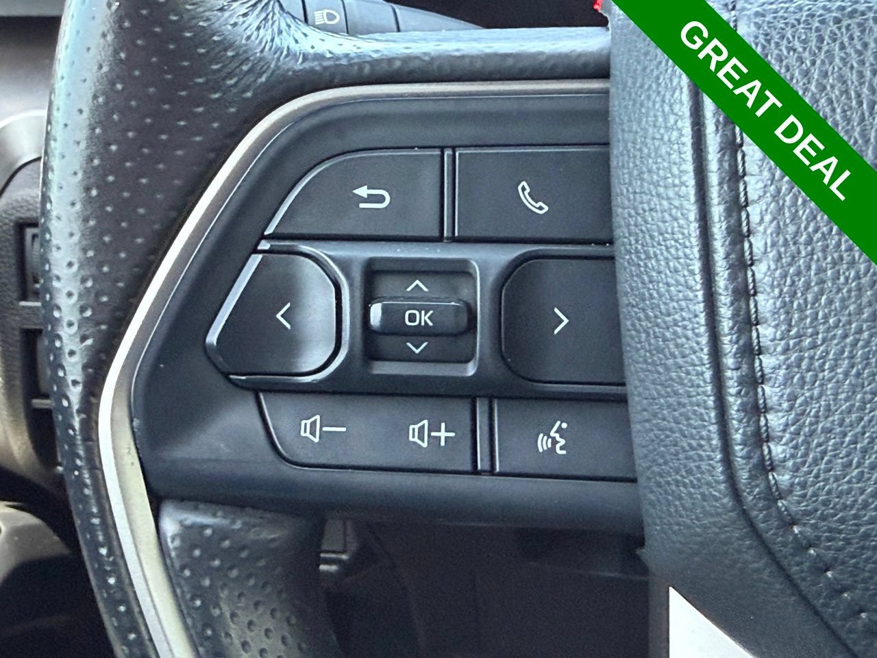 Used 2025 Toyota 4Runner SR5 AWD/4WD image 19