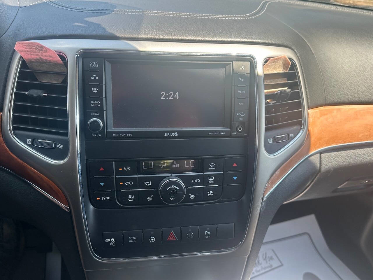 Used 2011 Jeep Grand Cherokee Overland AWD/4WD image 13