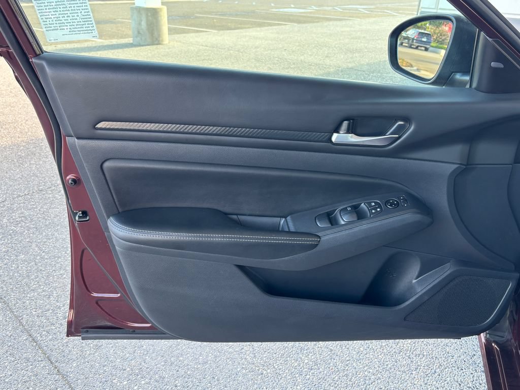 Used 2025 Nissan Altima 2.5 SV FWD image 23