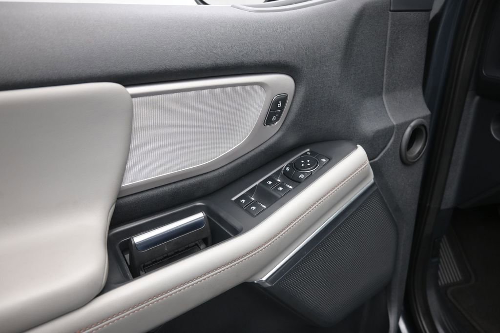 Used 2025 Ford Expedition Max Active AWD/4WD image 11