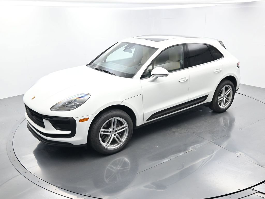 Certified 2023 Porsche Macan AWD/4WD image 33