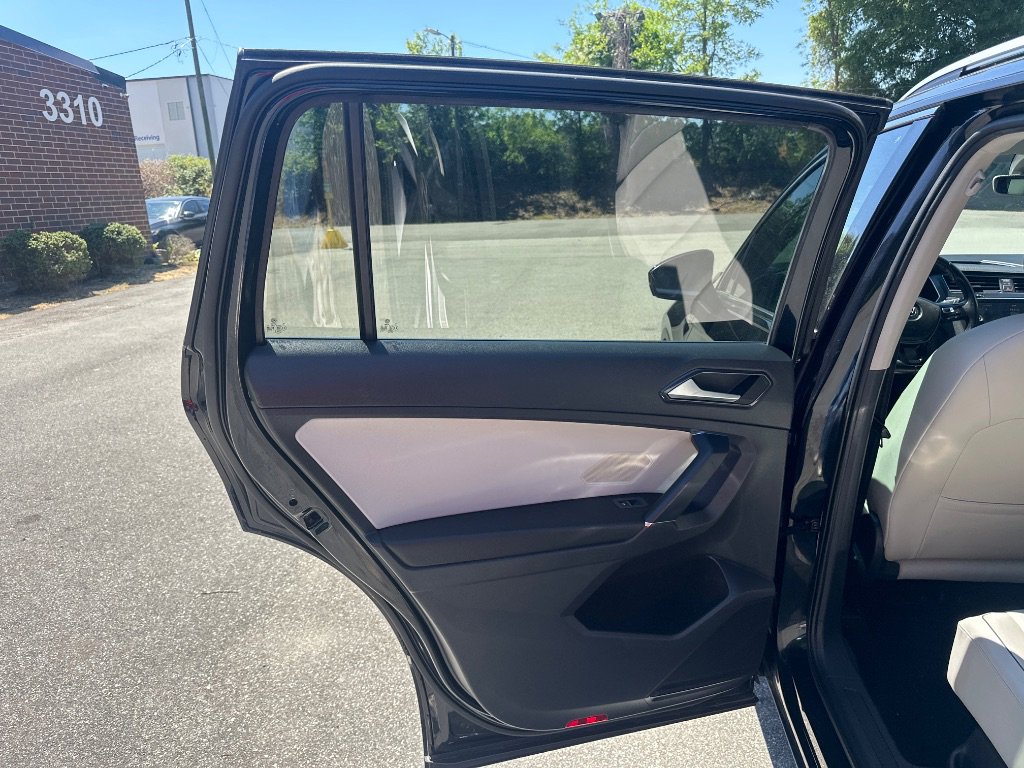 Used 2018 Volkswagen Tiguan SEL Premium AWD/4WD image 15