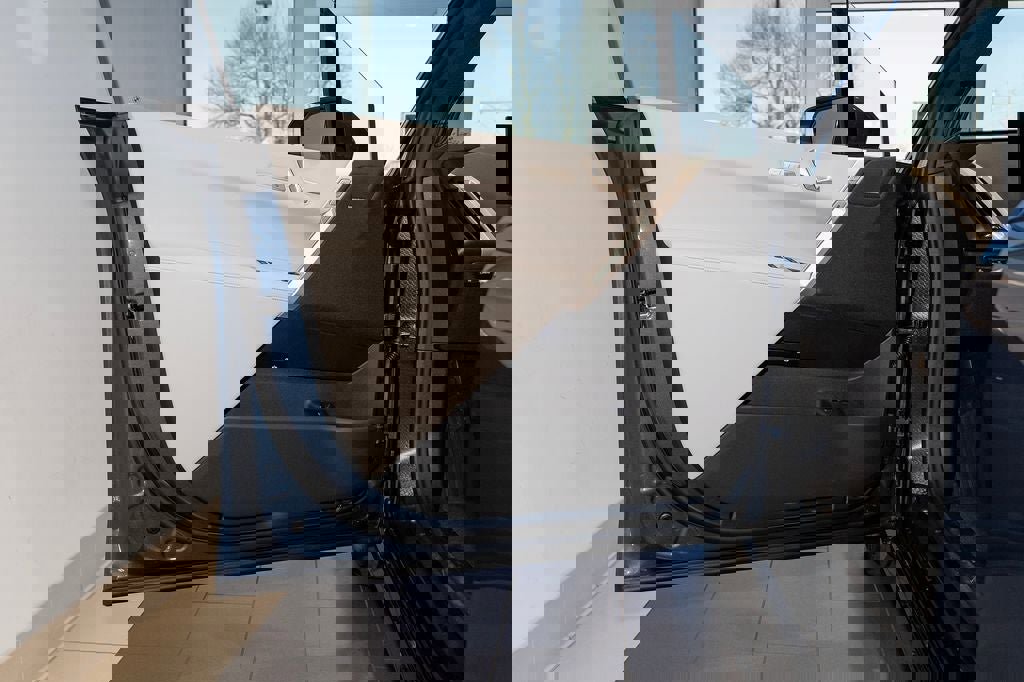 Used 2026 BMW iX xDrive45 w/ Premium Package image 12