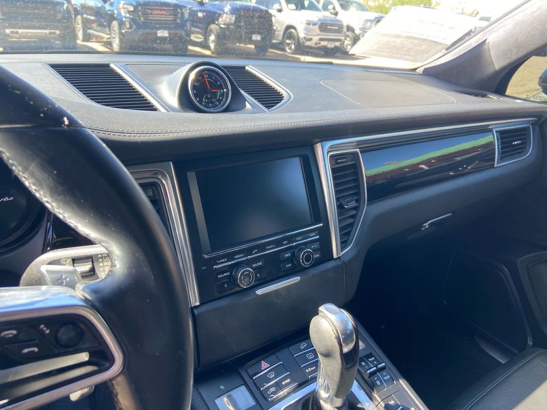 Used 2015 Porsche Macan Turbo image 17