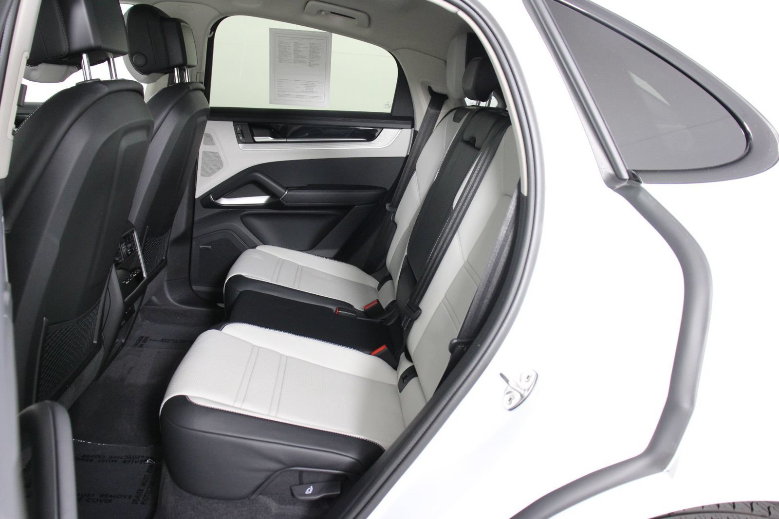 Certified 2026 Porsche Cayenne S AWD/4WD image 33